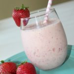 Easy-Strawberry-Vanilla-Bean-Yogurt-Smoothie-Recipe