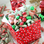 Christmas-Muddy-Buddies-Recipe-1