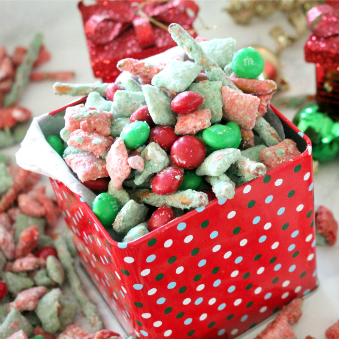 Christmas-Muddy-Buddies-Recipe-1