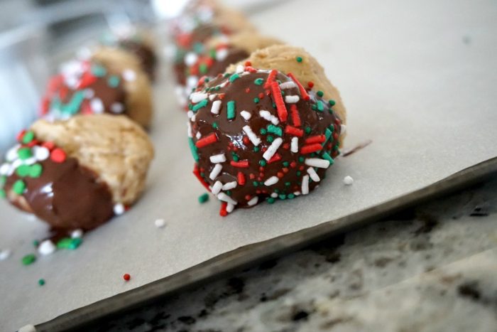 Christmas No Bake Peanut Butter Balls 11