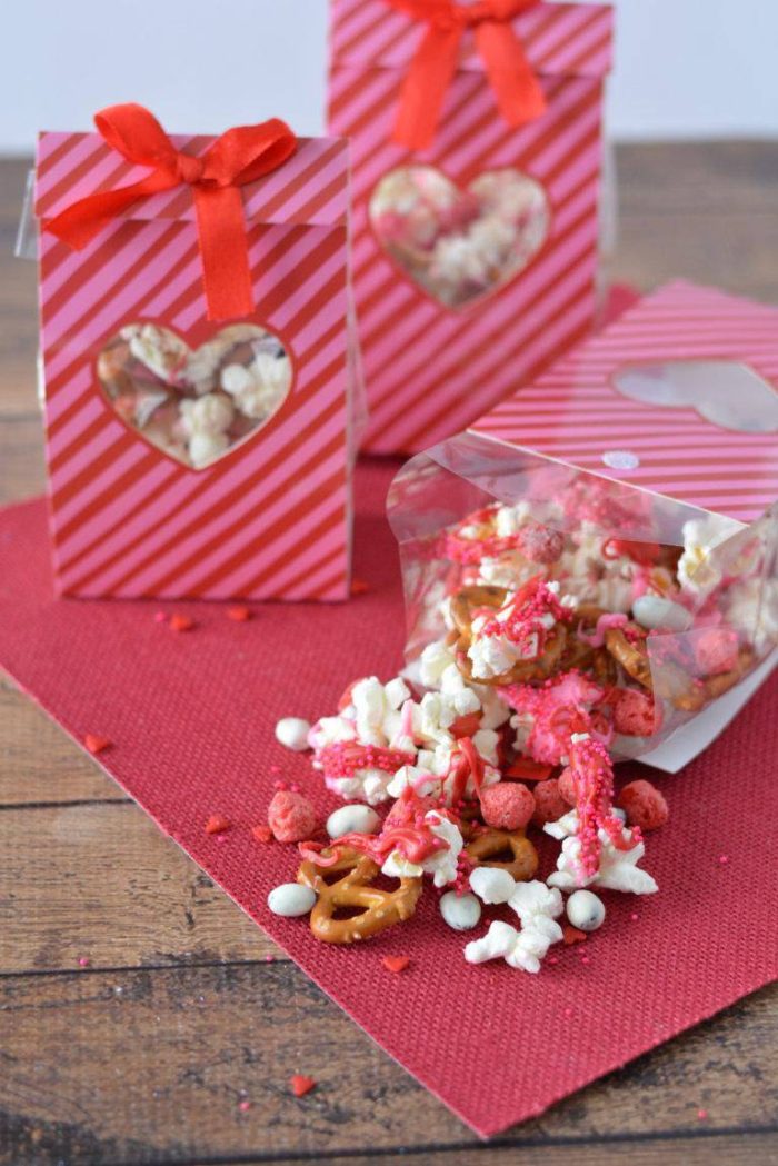Valentine's Day snack bags with pretzels and hearts featuring easy dessert recipes.