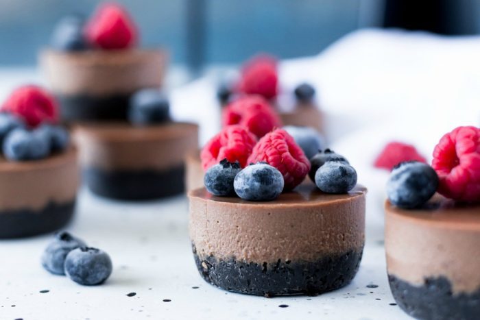 No-Bake-Mini-Vegan-Chocolate-Cheesecakes-4e