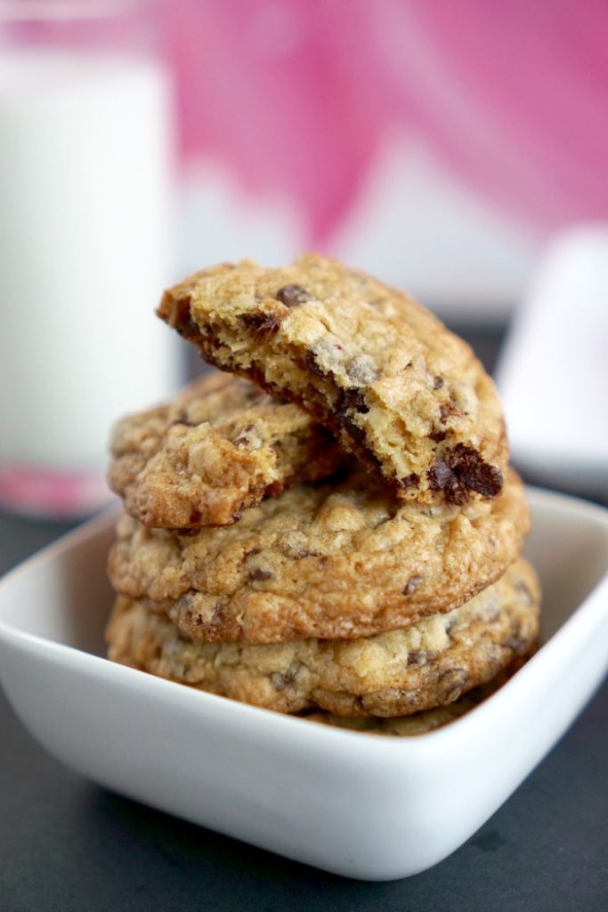 Easy Oatmeal Cookies! Easy Oatmeal Chocolate Chip Cookies Recipe! This is the PERFECT snack or dessert recipe for any occasion, Holiday, or Party! Easy Cookies Kids will Love!