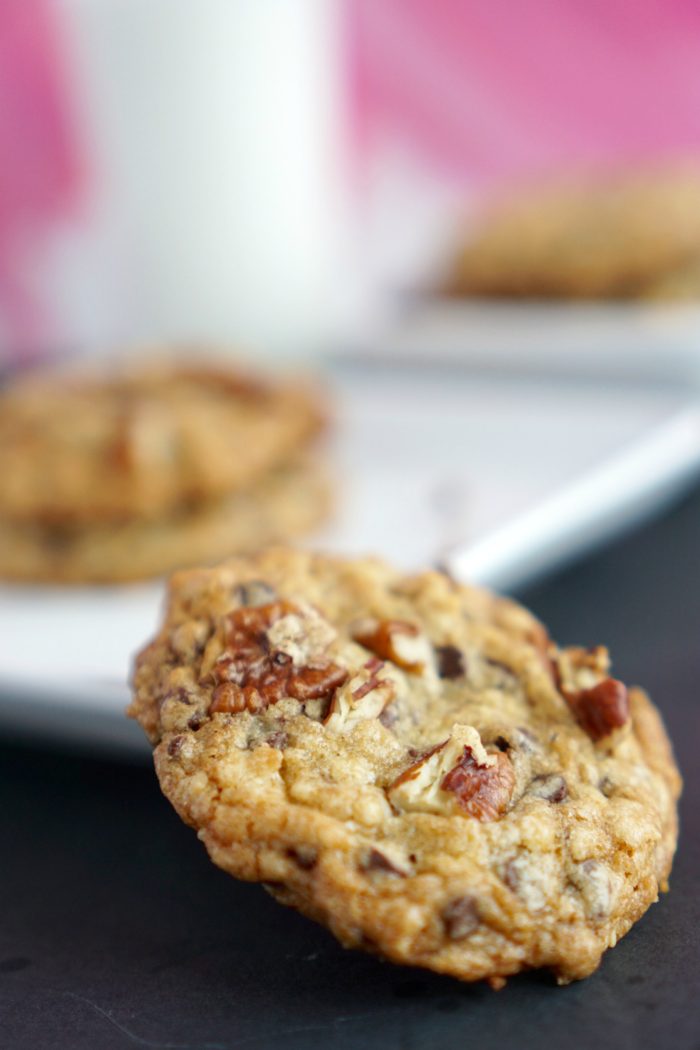 Pecan Chocolate Chip Oatmeal Cookies! An easy cookie recipe that is perfect for a simple dessert recipe!