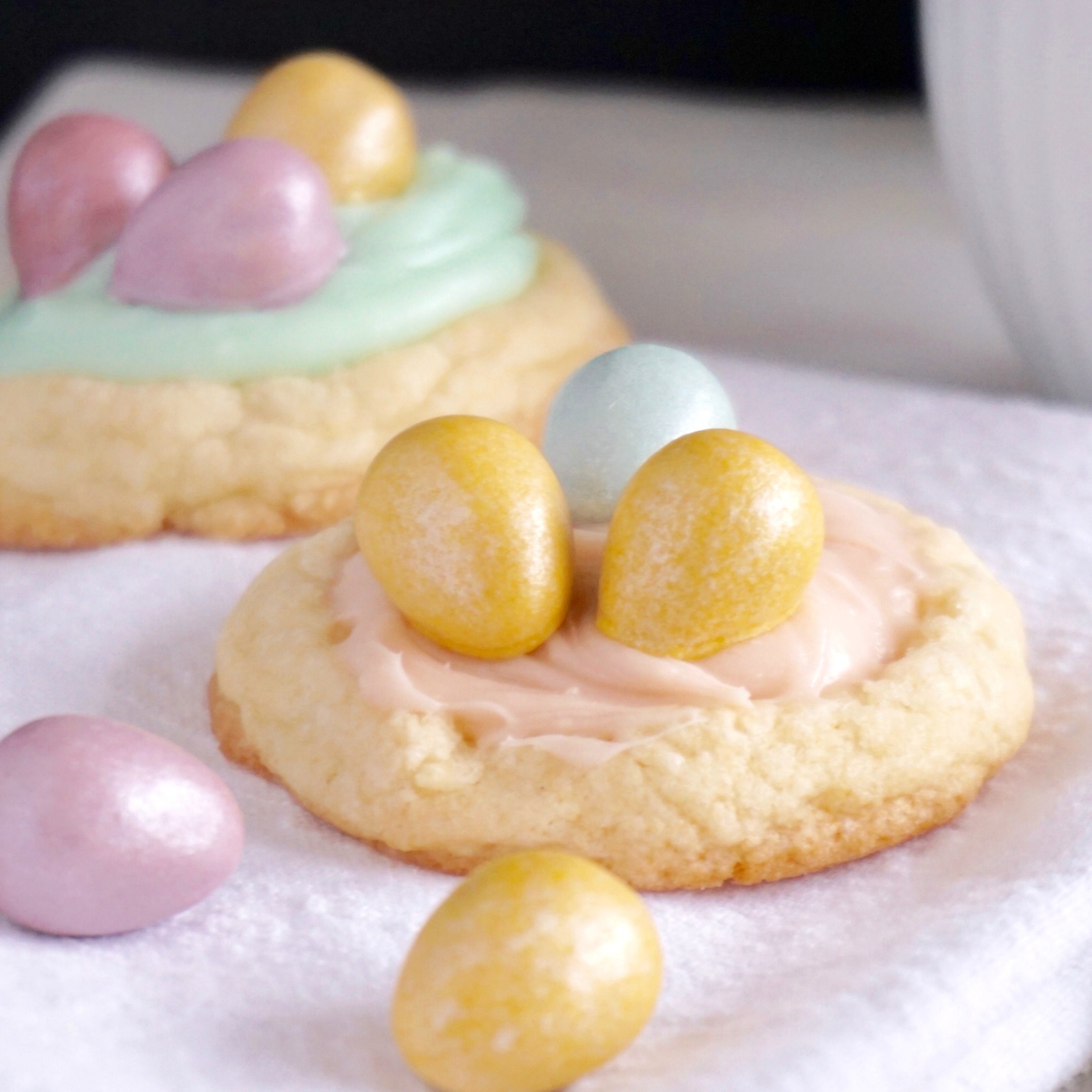 Easy Cadbury Birds Nest Easter Sugar Cookies Recipe - Lemon Peony