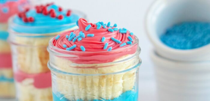 Easy blue and pink cupcakes in jars with sprinkles.