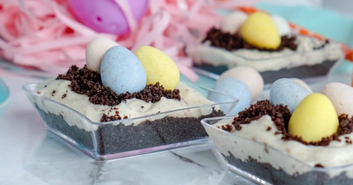 Easter No Bake Mini Cheesecake Recipe with chocolate and Easter eggs.