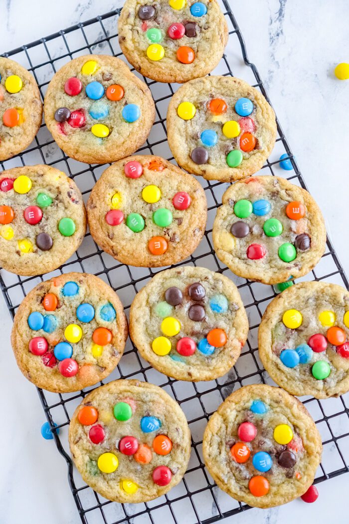 Baked cookies on cooling rack