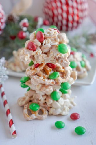 White Chocolate Pretzel Crockpot Christmas Candy! - LemonPeony