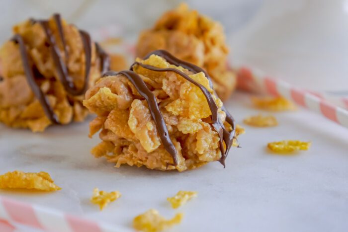 Cornflake Cookies With Chocolate Drizzle