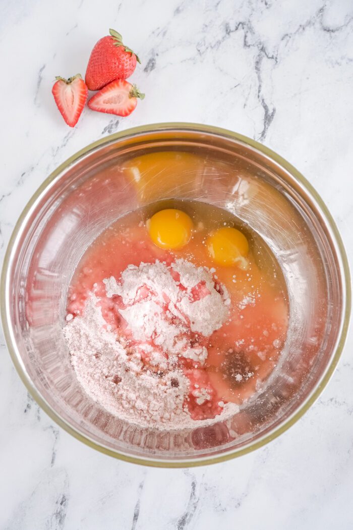 Eggs, cake mix, oil and vanilla in a bowl