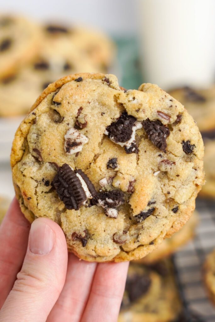 Easy Oreo Cookies Recipe with Chocolate Chips - LemonPeony