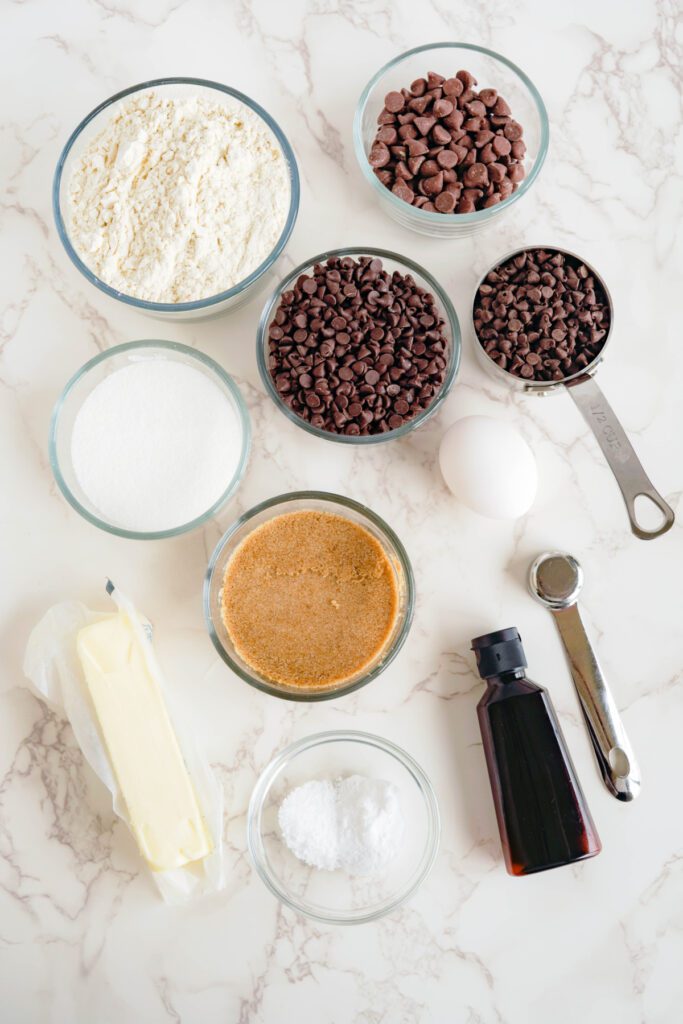 Thick and Chewy Chocolate Chip Cookies - LemonPeony