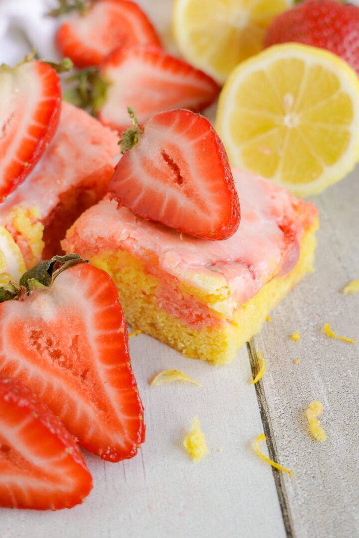 Strawberry Lemonade Brownie Bars with sliced strawberries